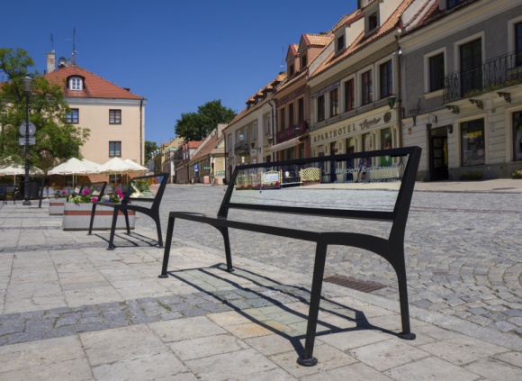 Stół, komoda, biurko. Szkło w meblach